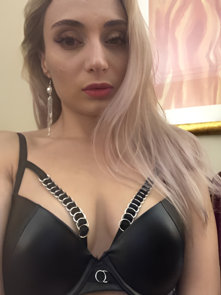 Таня привлекательная девушка из Новая чара цена от 10000 руб